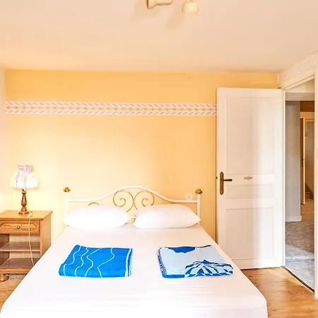 Holiday home Pour 8 Personnes Leguillac-de-l'Auche