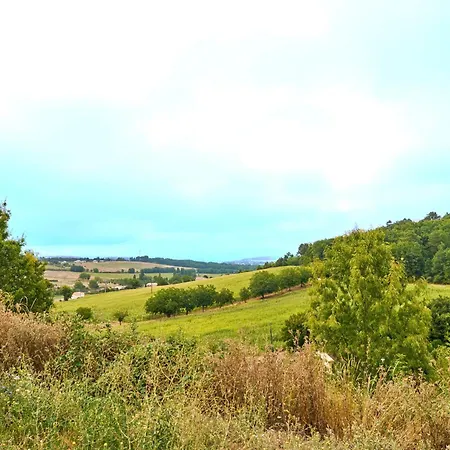 Pour 8 Personnes Holiday home Leguillac-de-l'Auche