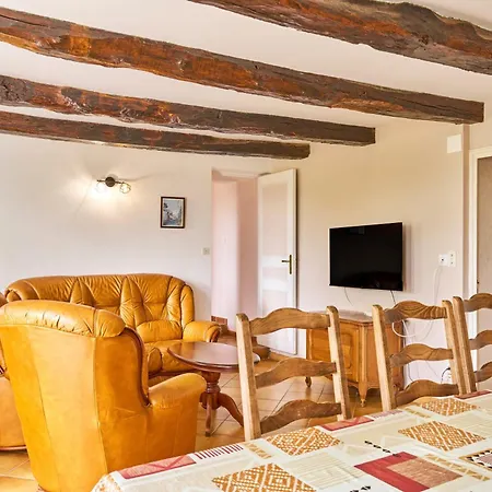 Pour 8 Personnes Feriehus Leguillac-de-l'Auche